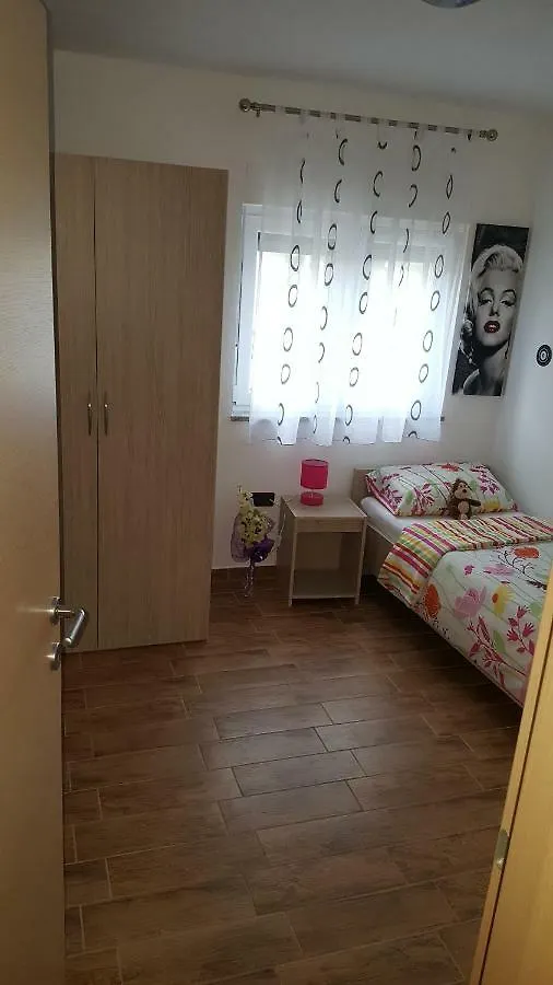 Apartment Rose Pola 0*,